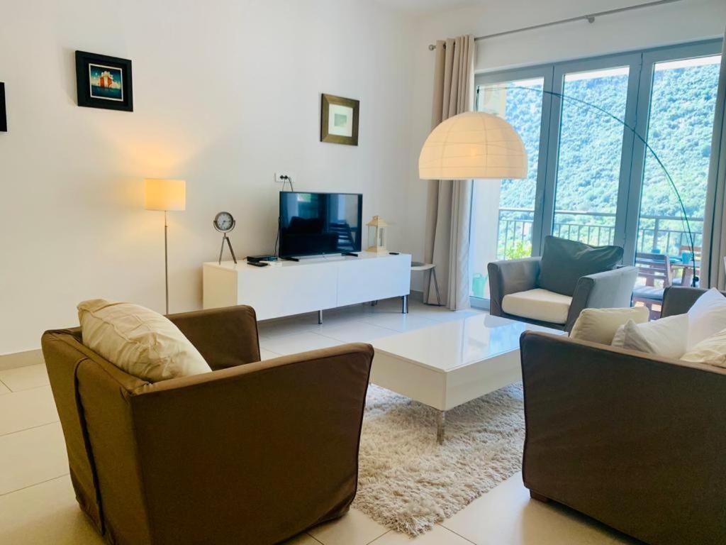 Lavender Bay Apartment F8 Donji Morinj Kültér fotó