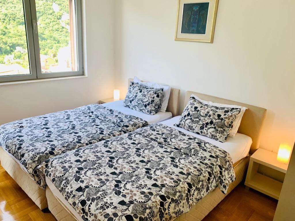 Lavender Bay Apartment F8 Donji Morinj Kültér fotó